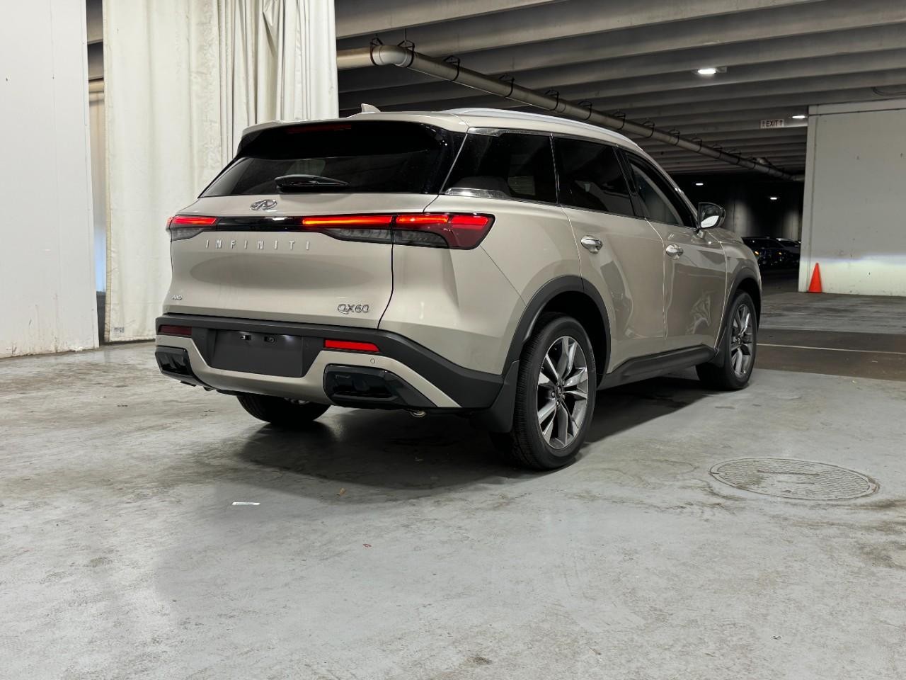 INFINITI QX60 Vehicle Full-screen Gallery Image 4