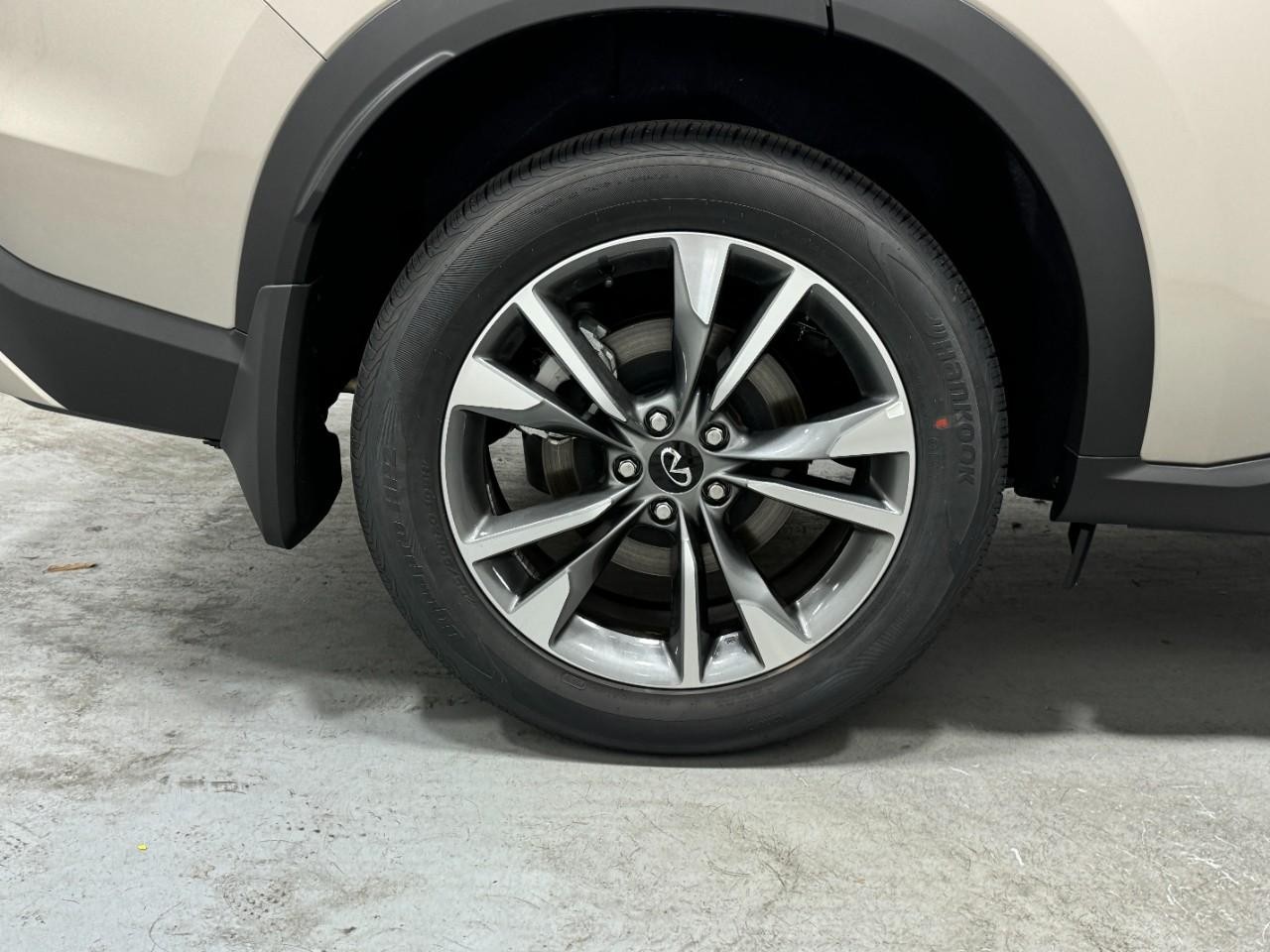 INFINITI QX60 Vehicle Full-screen Gallery Image 5