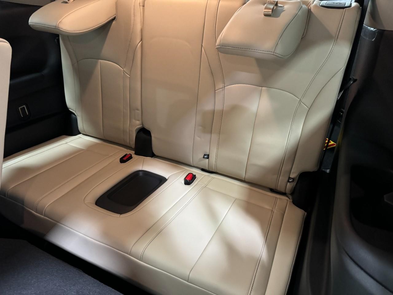 INFINITI QX60 Vehicle Full-screen Gallery Image 8