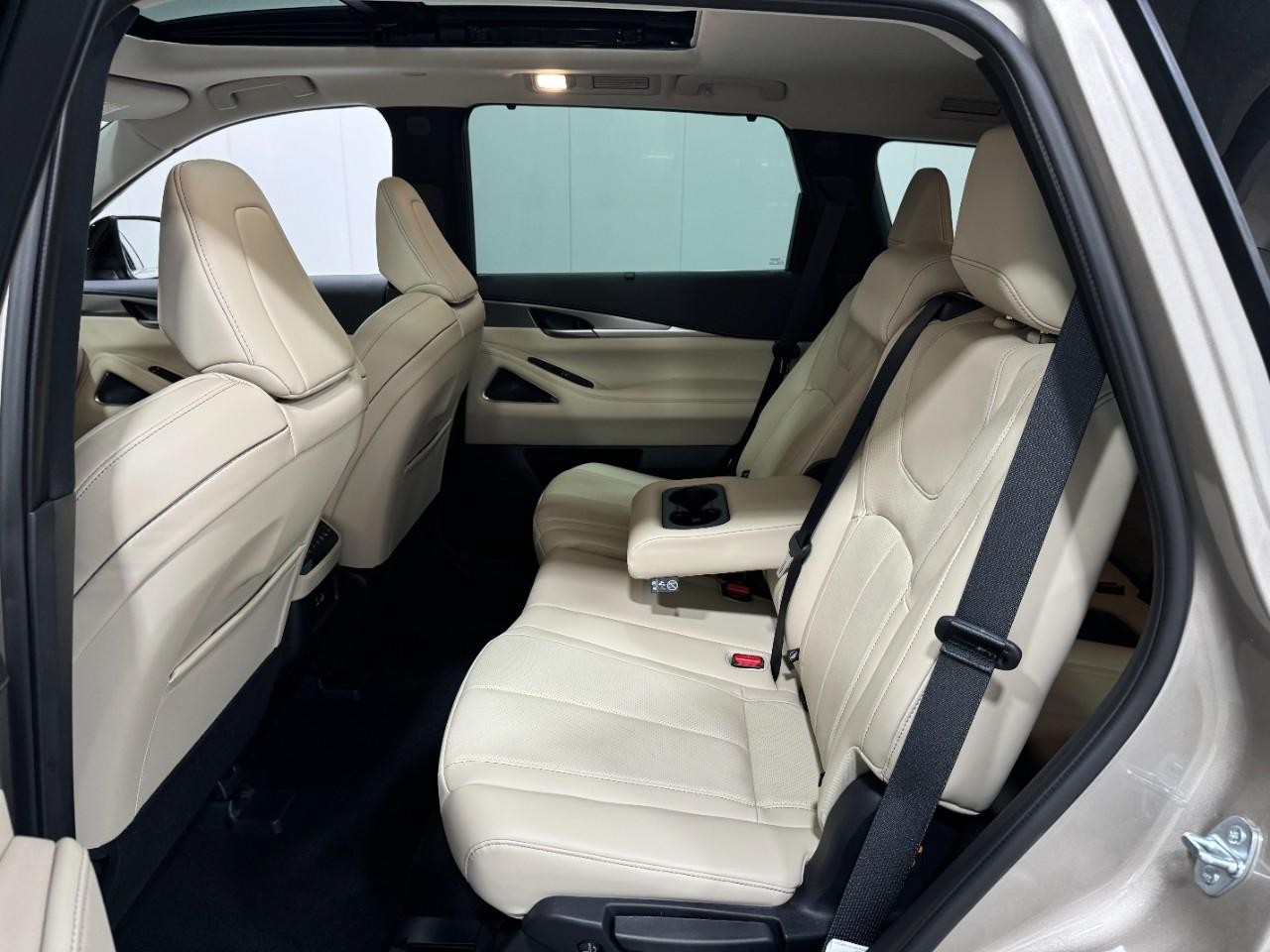 INFINITI QX60 Vehicle Full-screen Gallery Image 9