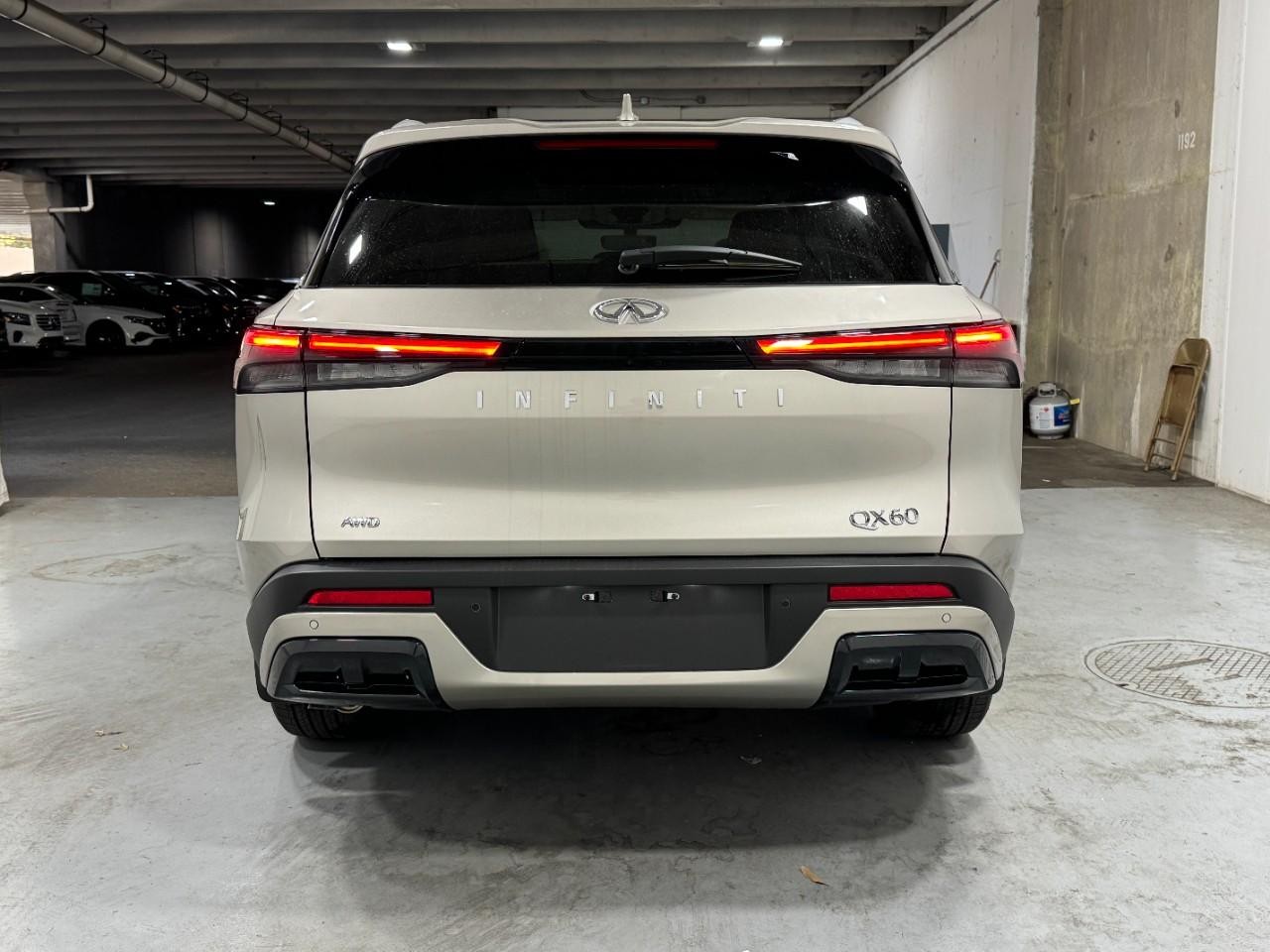 INFINITI QX60 Vehicle Full-screen Gallery Image 10