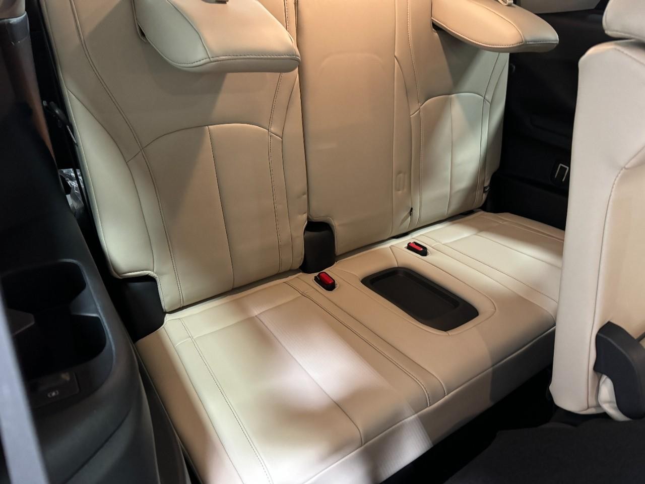 INFINITI QX60 Vehicle Full-screen Gallery Image 11