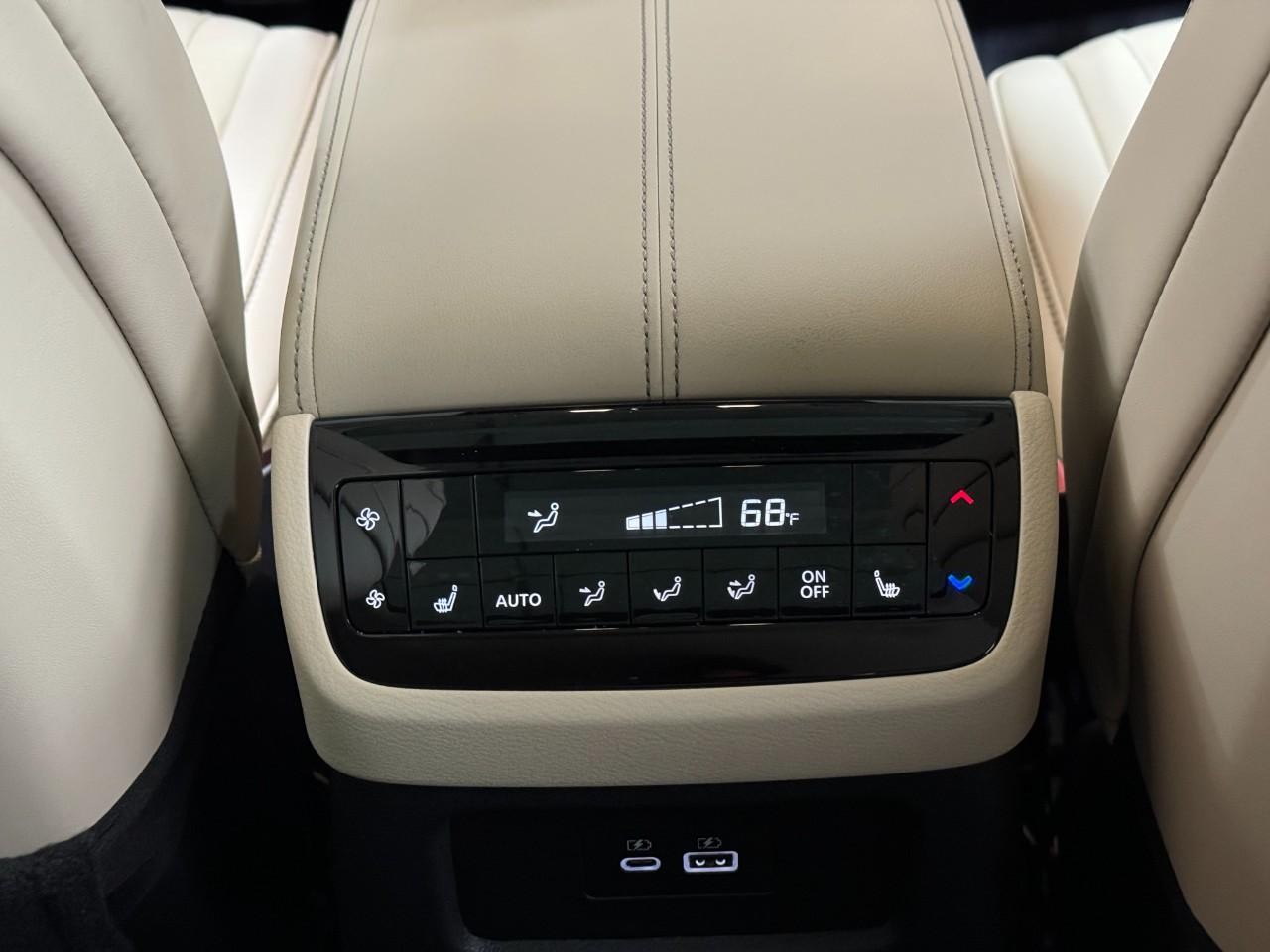 INFINITI QX60 Vehicle Full-screen Gallery Image 13