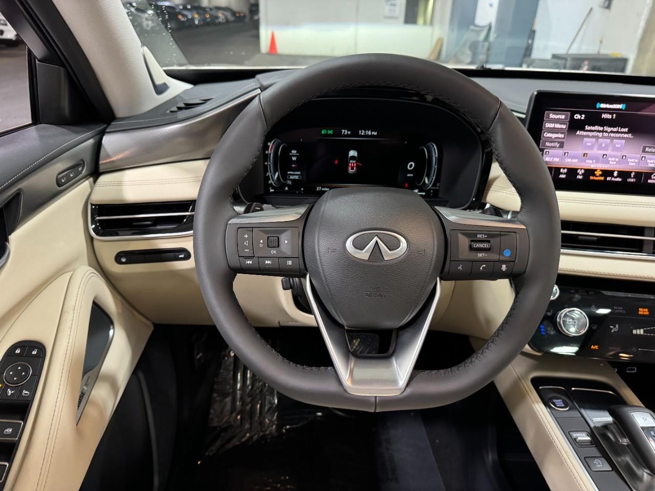 INFINITI QX60 Vehicle Full-screen Gallery Image 16