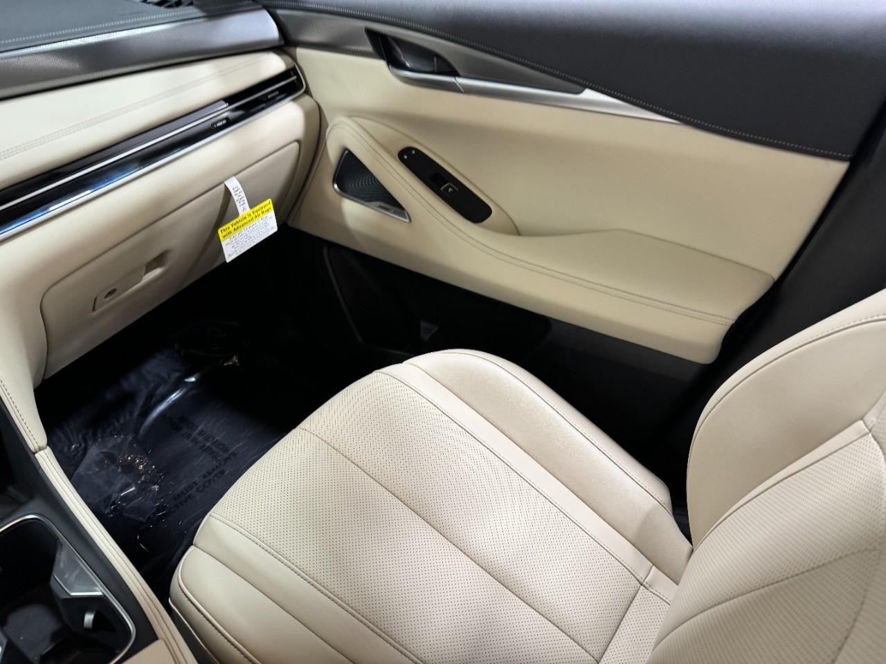 INFINITI QX60 Vehicle Full-screen Gallery Image 20