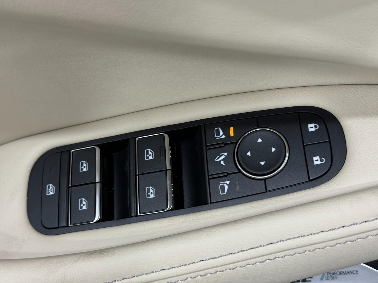 INFINITI QX60 Vehicle Full-screen Gallery Image 26