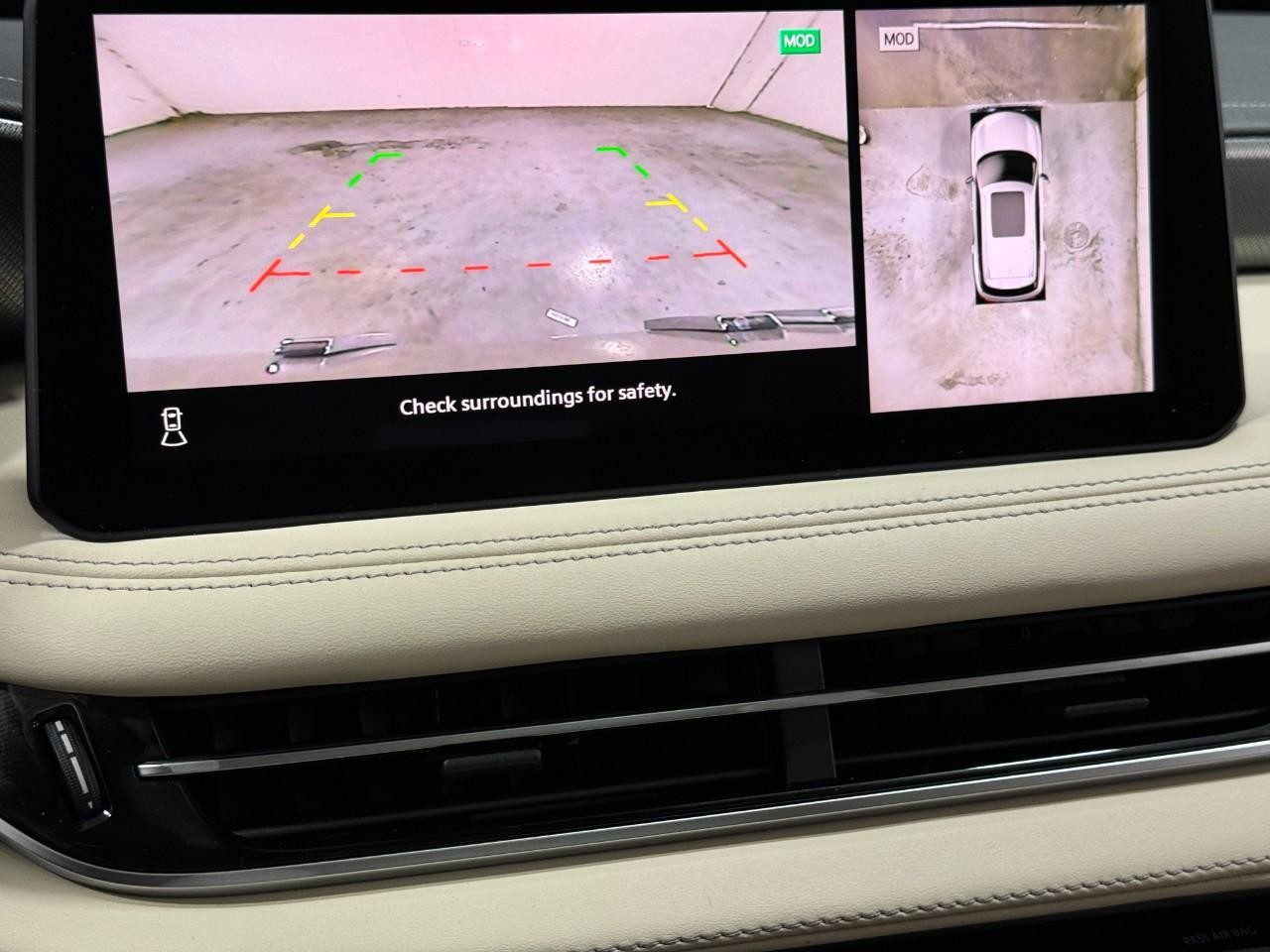 INFINITI QX60 Vehicle Full-screen Gallery Image 35