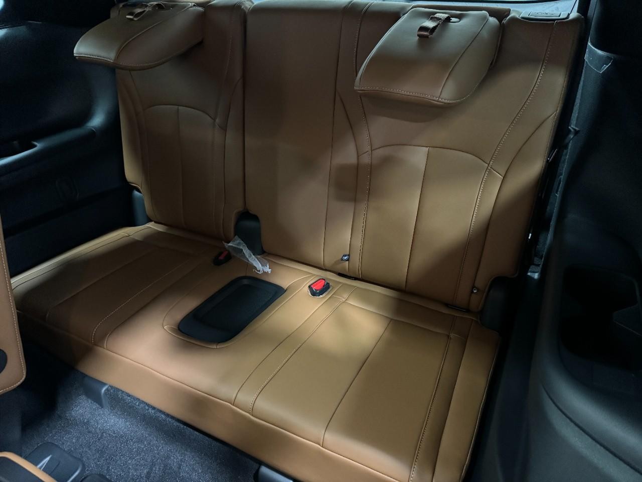 INFINITI QX60 Vehicle Full-screen Gallery Image 8