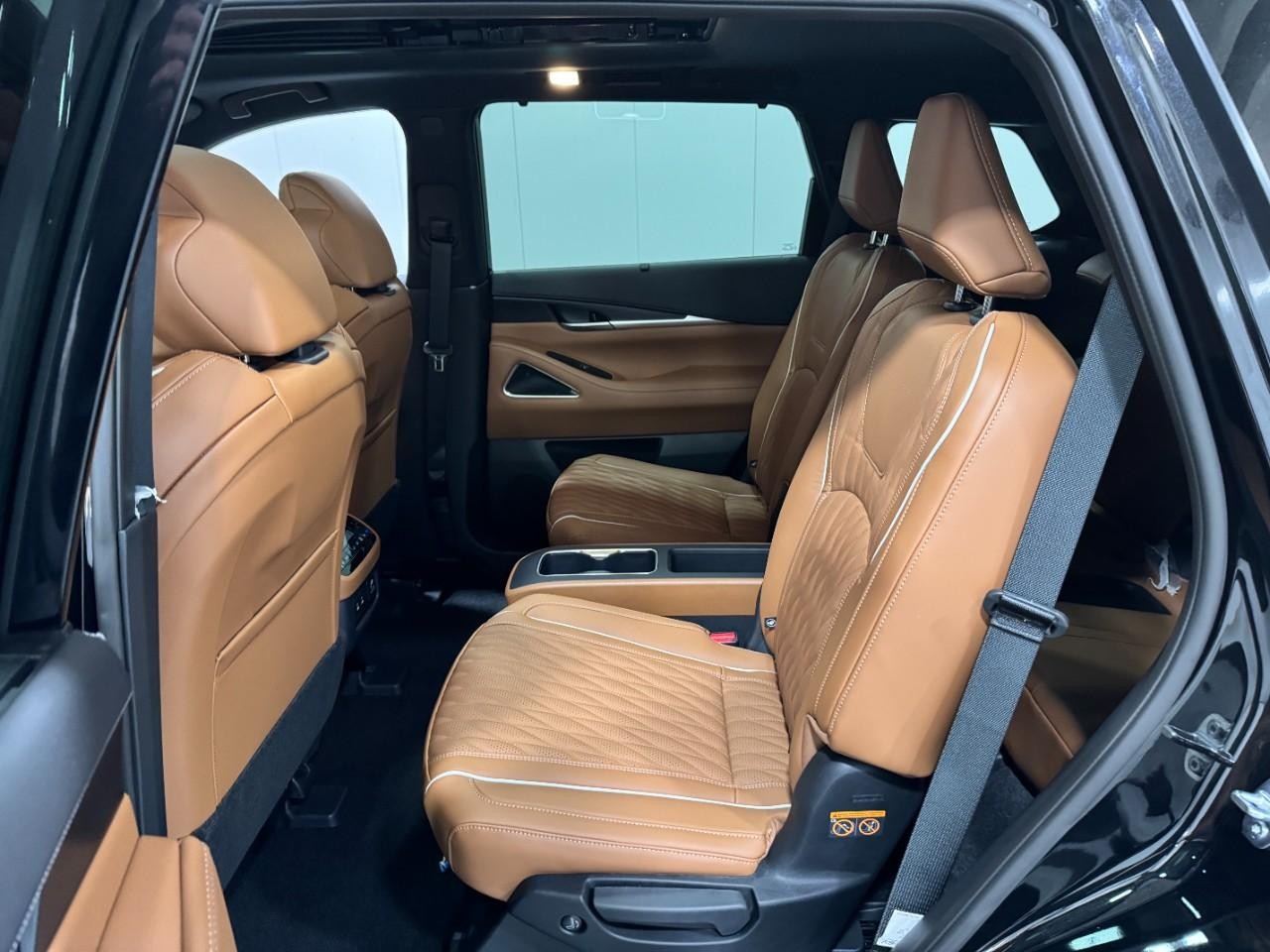 INFINITI QX60 Vehicle Full-screen Gallery Image 9