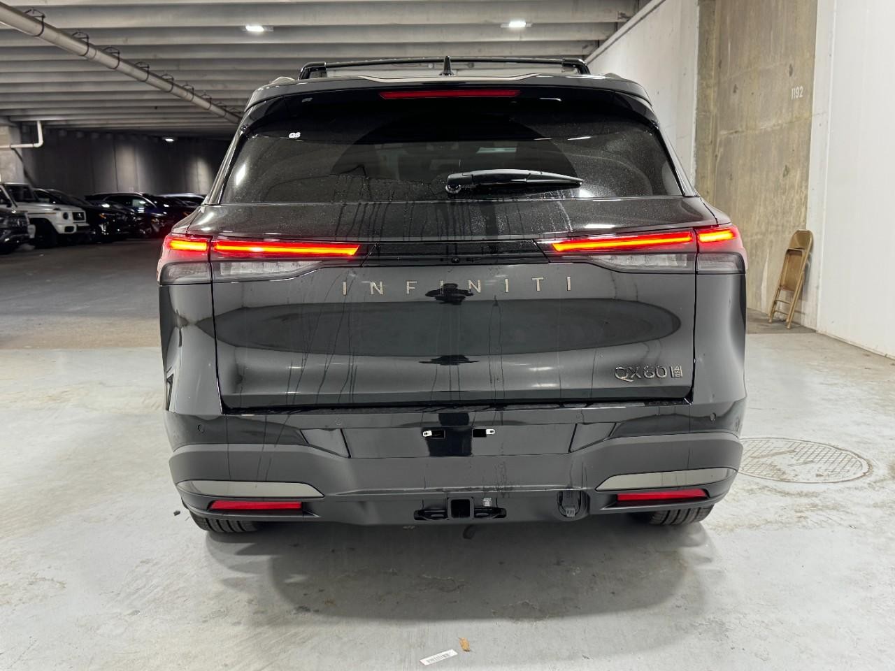 INFINITI QX60 Vehicle Full-screen Gallery Image 10