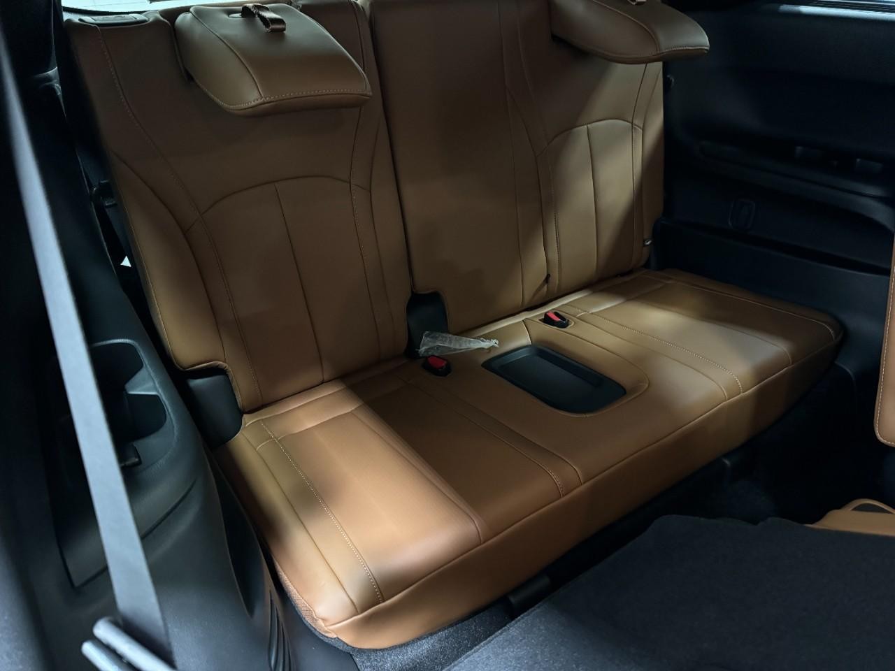 INFINITI QX60 Vehicle Full-screen Gallery Image 11