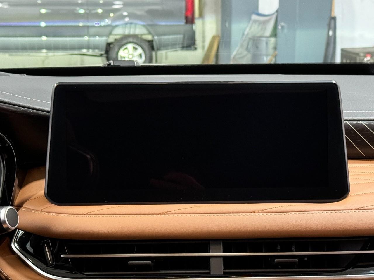 INFINITI QX60 Vehicle Full-screen Gallery Image 17