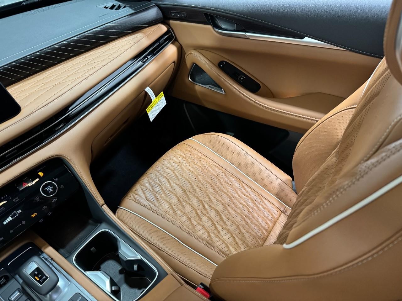 INFINITI QX60 Vehicle Full-screen Gallery Image 20