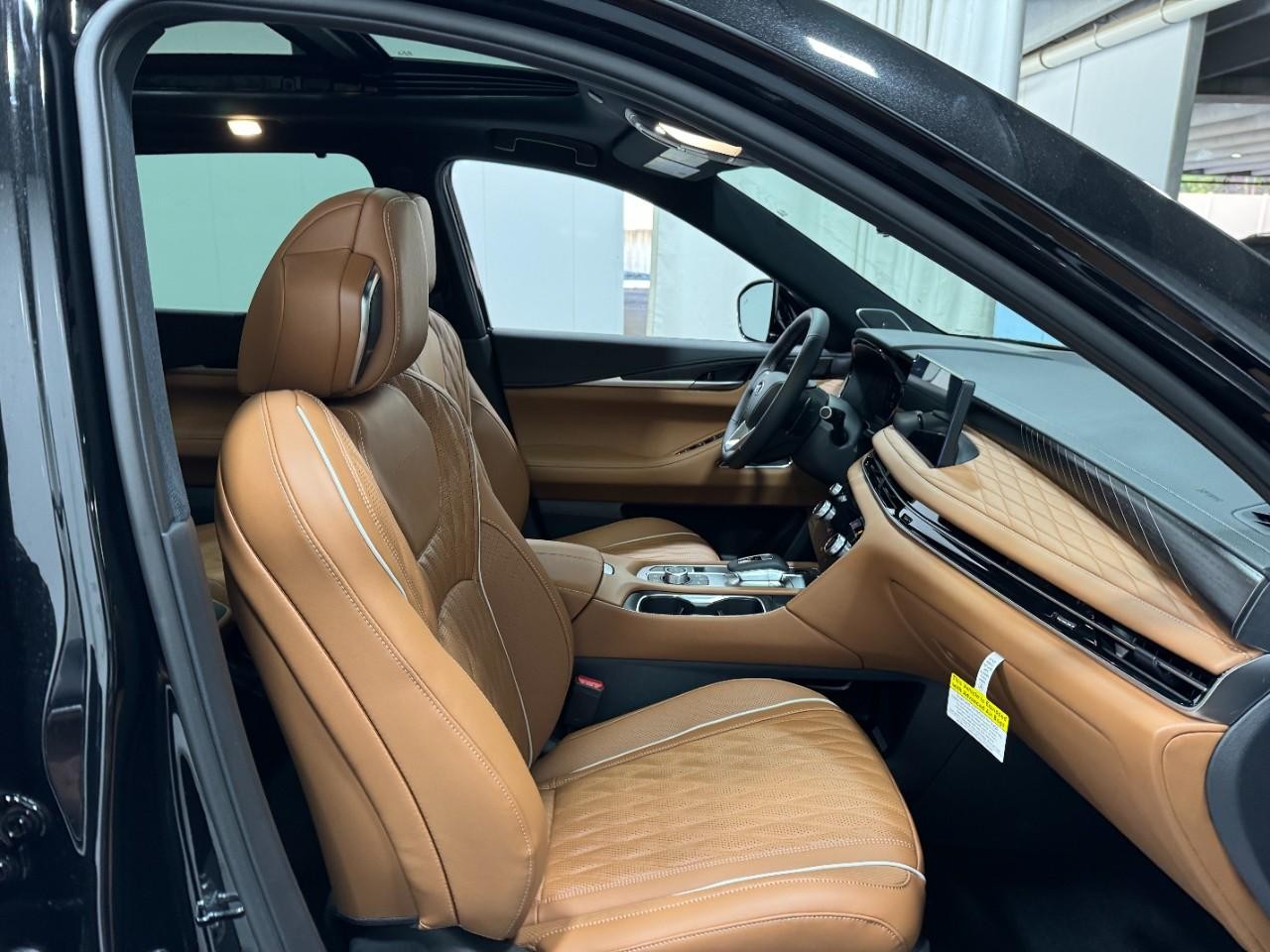 INFINITI QX60 Vehicle Full-screen Gallery Image 21