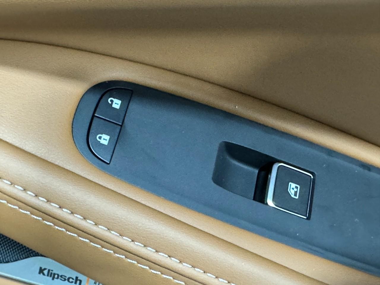 INFINITI QX60 Vehicle Full-screen Gallery Image 25