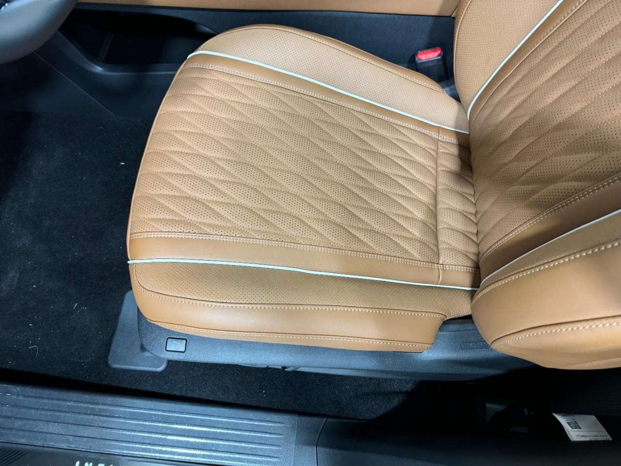 INFINITI QX60 Vehicle Full-screen Gallery Image 30