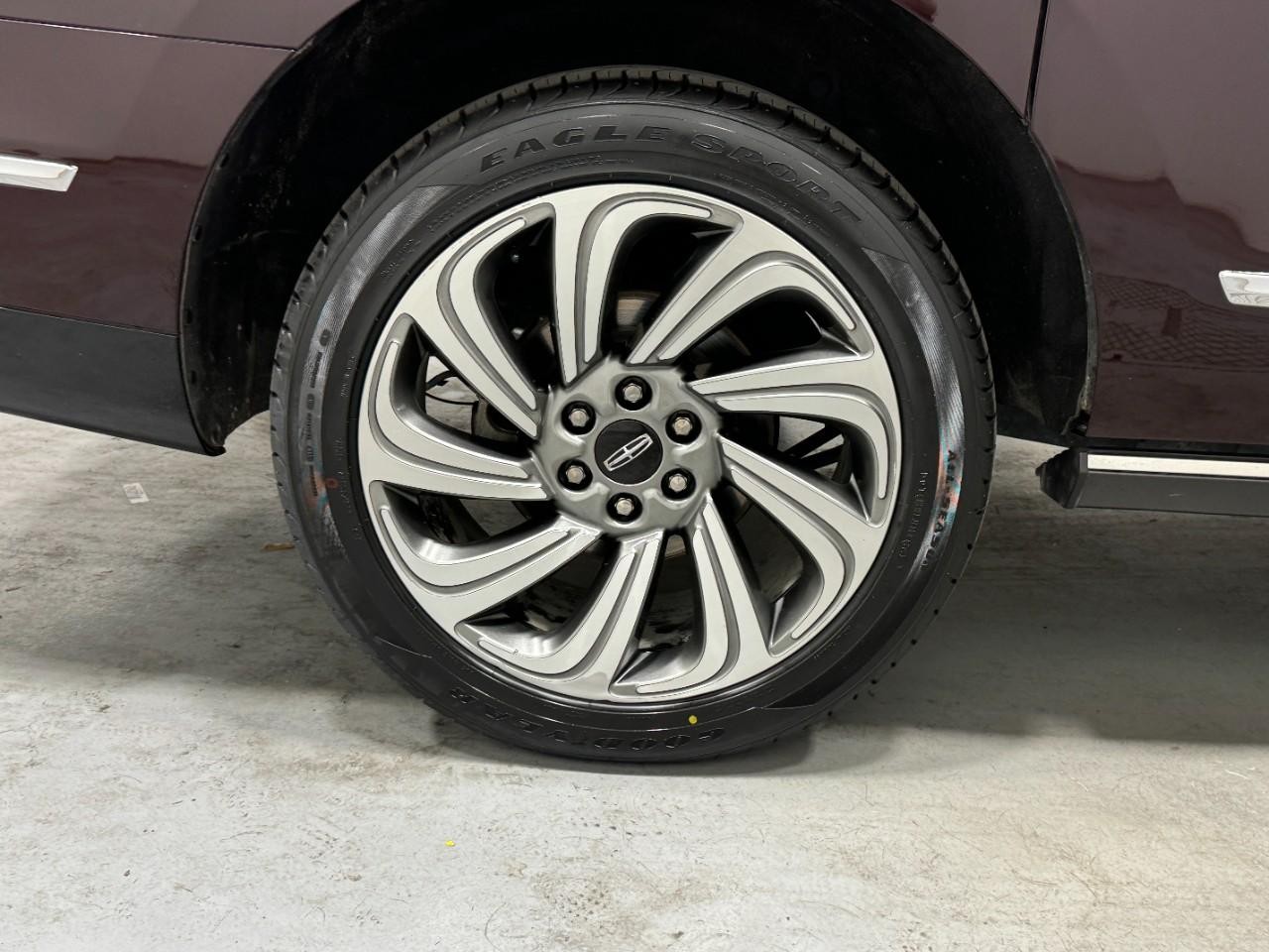 Lincoln Navigator L Vehicle Full-screen Gallery Image 5