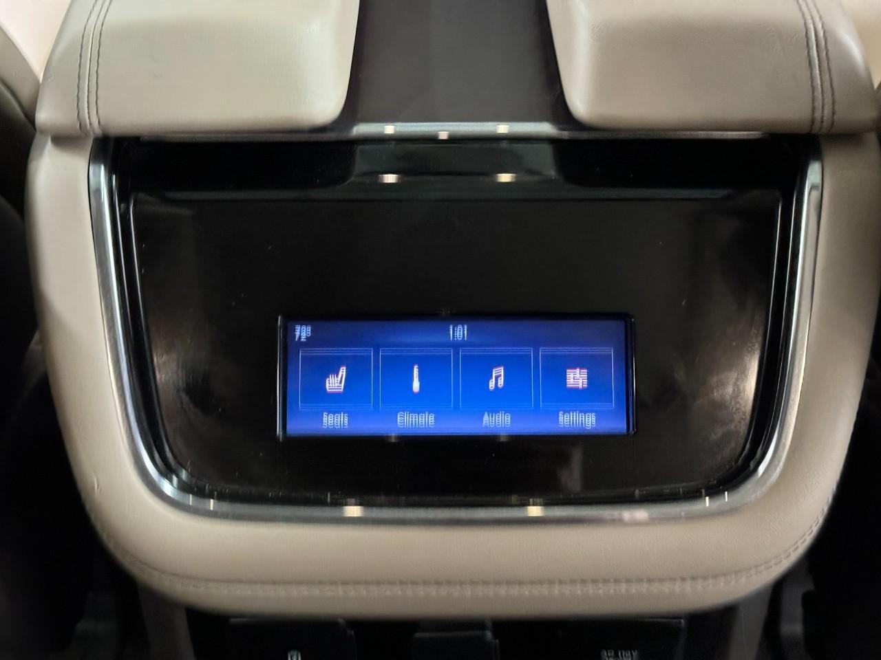 Lincoln Navigator L Vehicle Full-screen Gallery Image 13