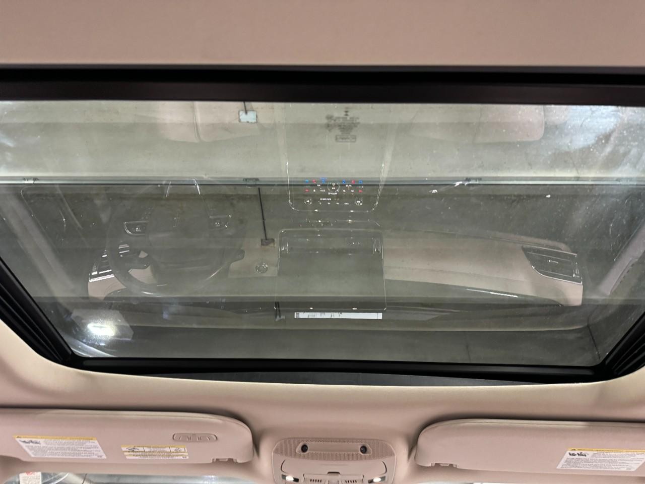 Lincoln Navigator L Vehicle Full-screen Gallery Image 14