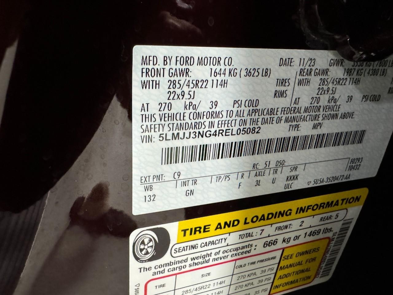 Lincoln Navigator L Vehicle Full-screen Gallery Image 33