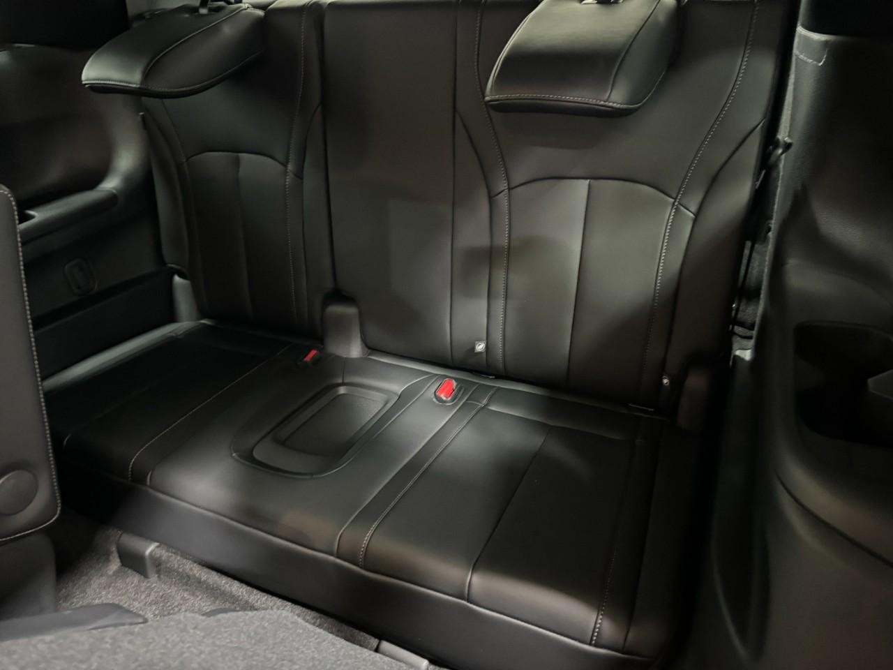 INFINITI QX60 Vehicle Full-screen Gallery Image 8