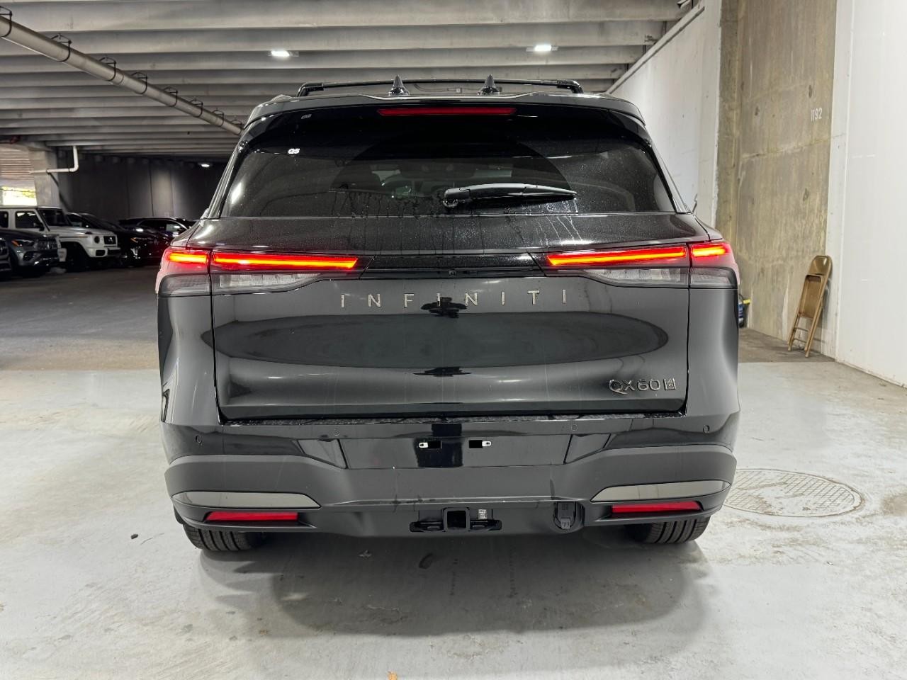 INFINITI QX60 Vehicle Full-screen Gallery Image 10