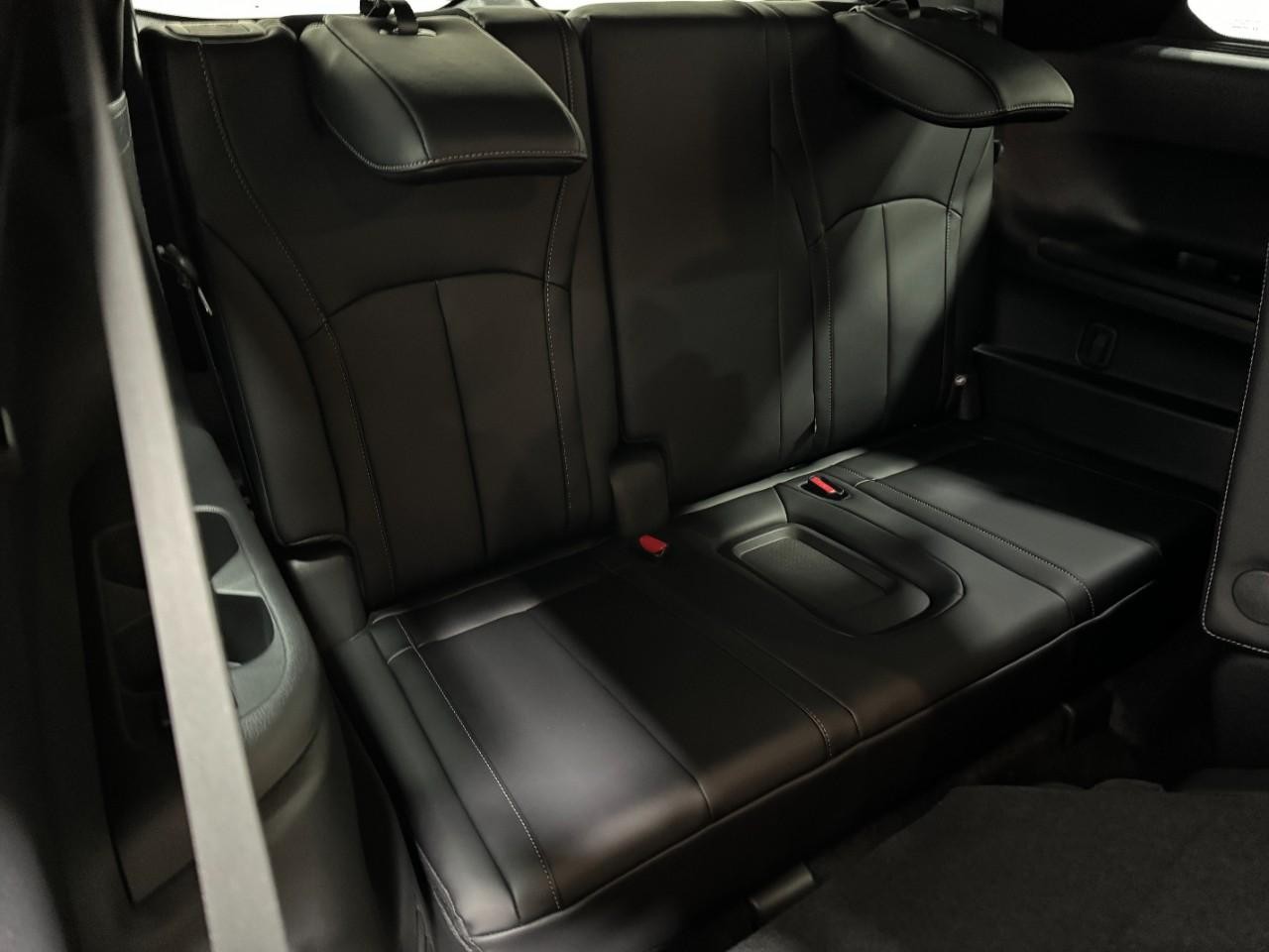 INFINITI QX60 Vehicle Full-screen Gallery Image 11