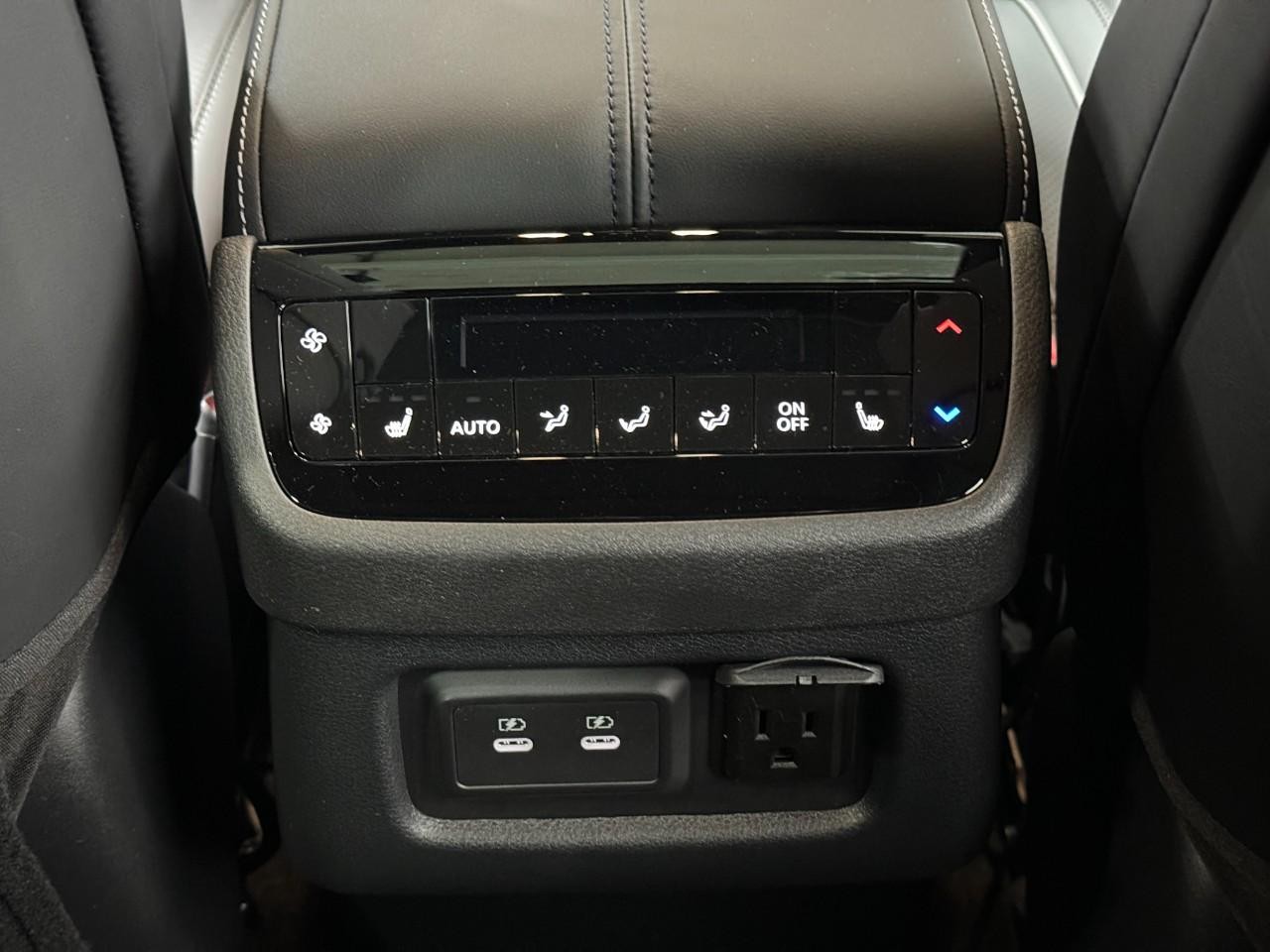 INFINITI QX60 Vehicle Full-screen Gallery Image 13