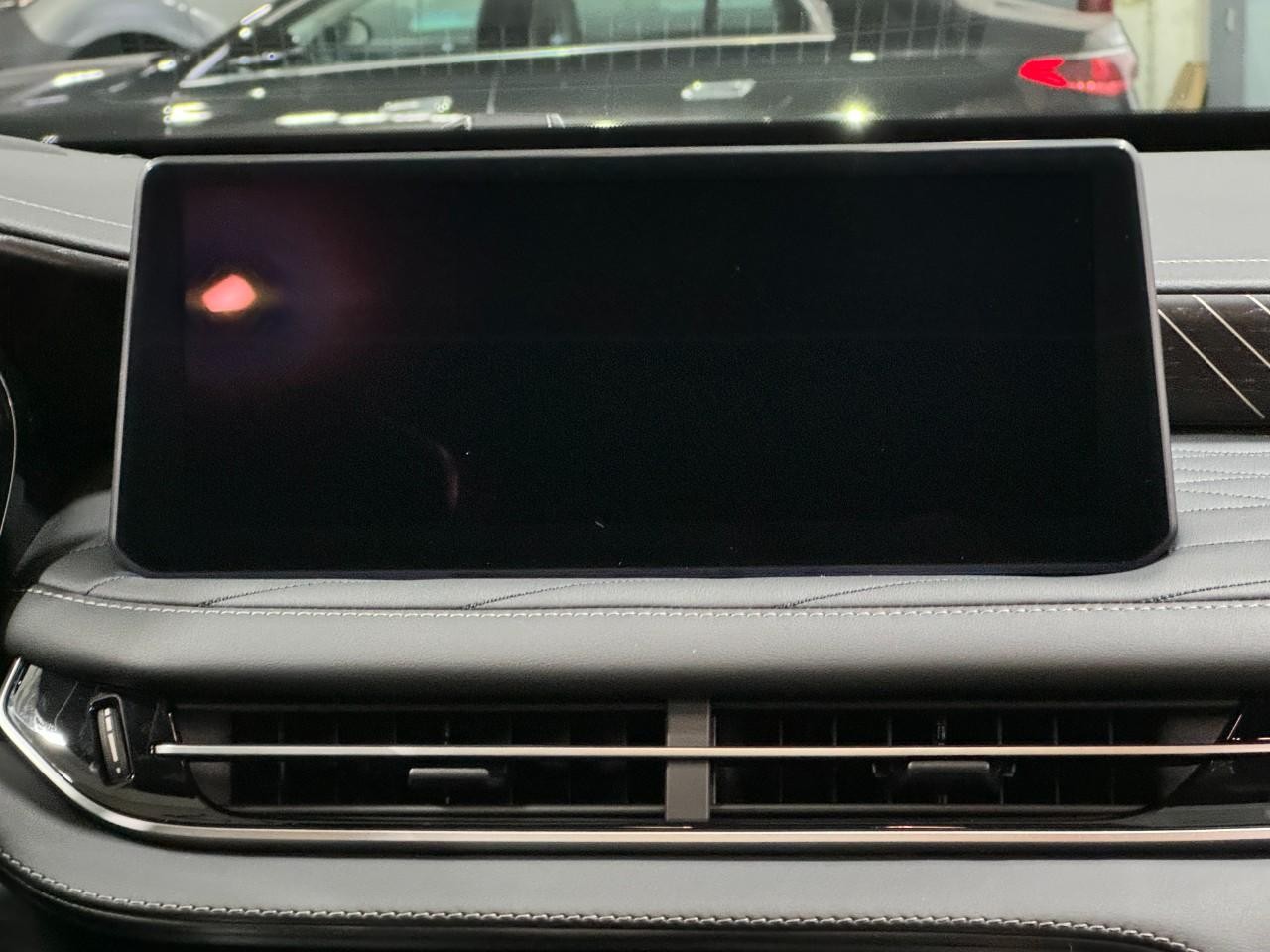 INFINITI QX60 Vehicle Full-screen Gallery Image 17