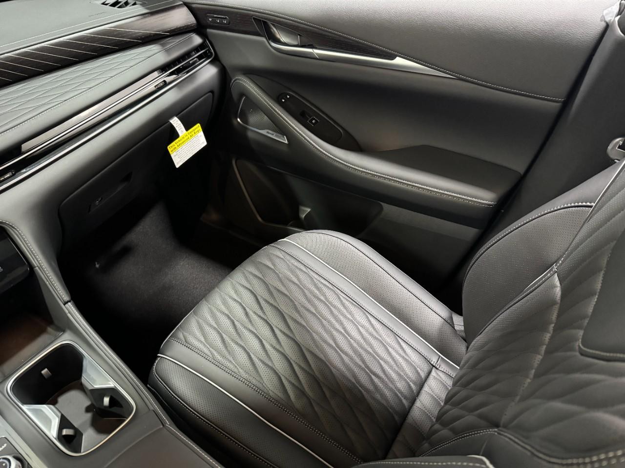 INFINITI QX60 Vehicle Full-screen Gallery Image 20