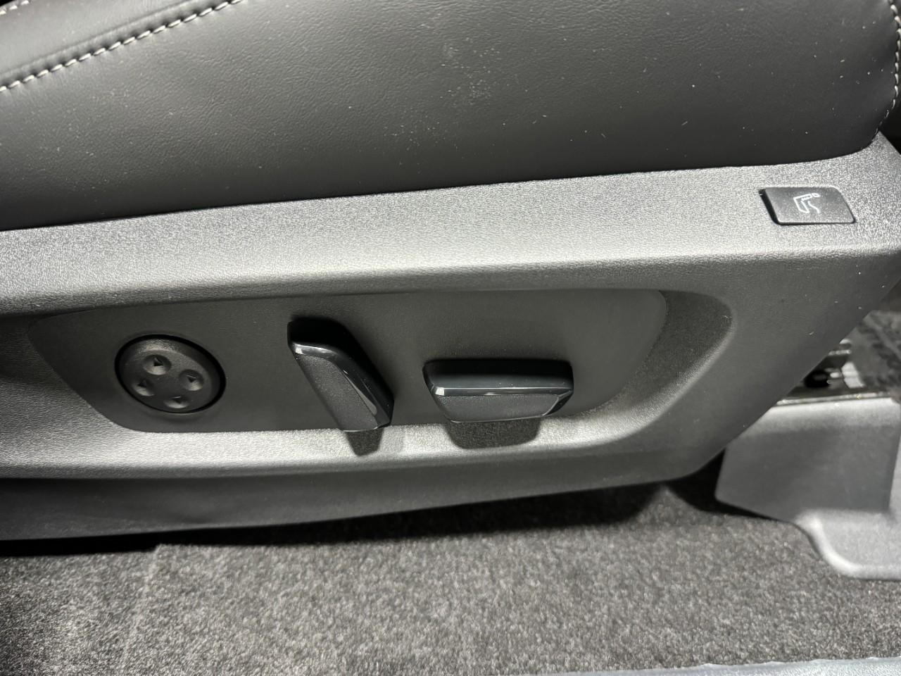 INFINITI QX60 Vehicle Full-screen Gallery Image 23