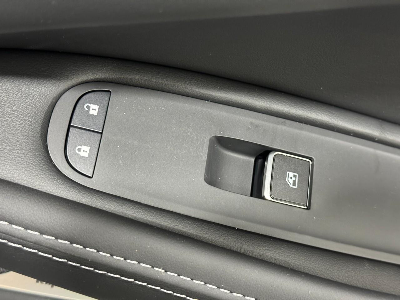 INFINITI QX60 Vehicle Full-screen Gallery Image 25