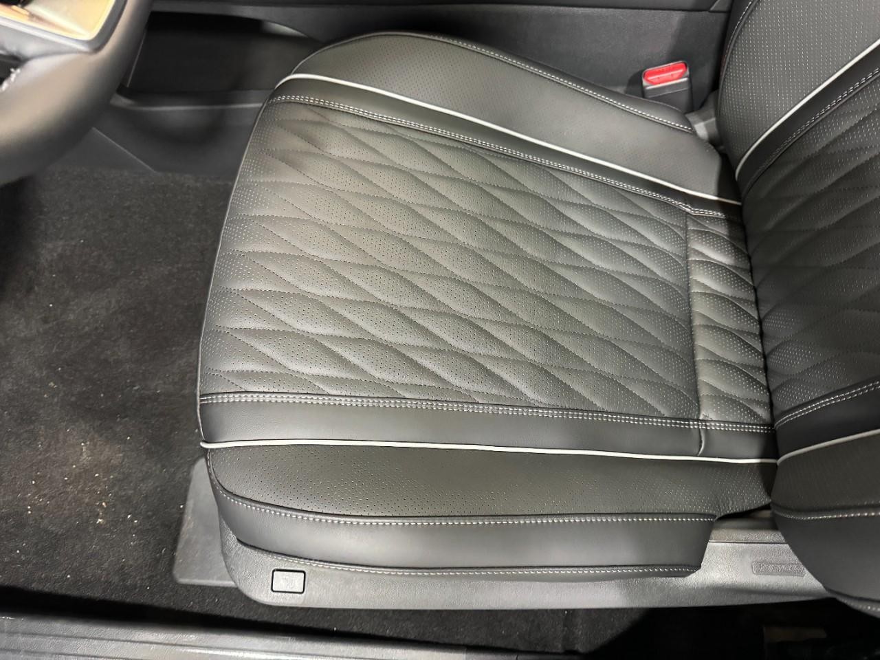 INFINITI QX60 Vehicle Full-screen Gallery Image 30