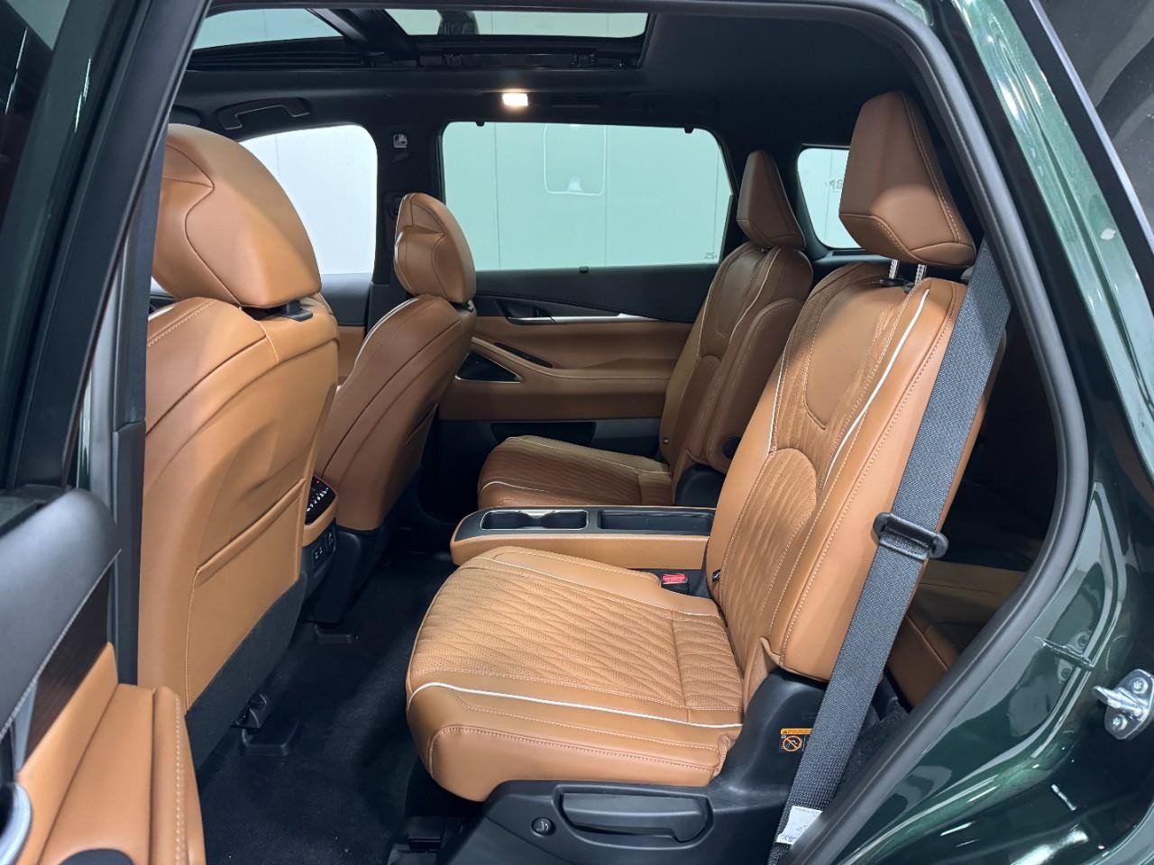 INFINITI QX60 Vehicle Full-screen Gallery Image 9