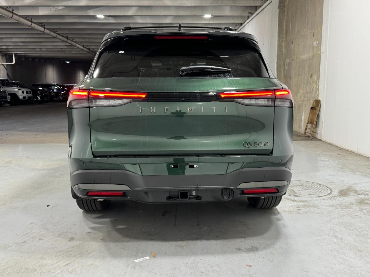 INFINITI QX60 Vehicle Full-screen Gallery Image 10