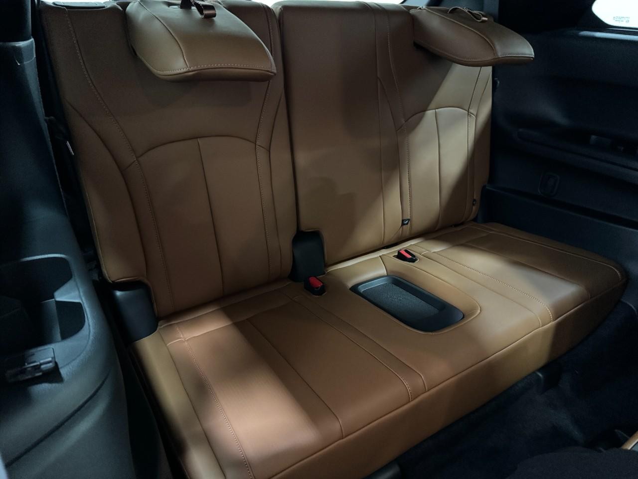 INFINITI QX60 Vehicle Full-screen Gallery Image 11