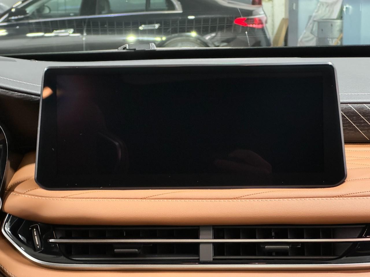 INFINITI QX60 Vehicle Full-screen Gallery Image 17