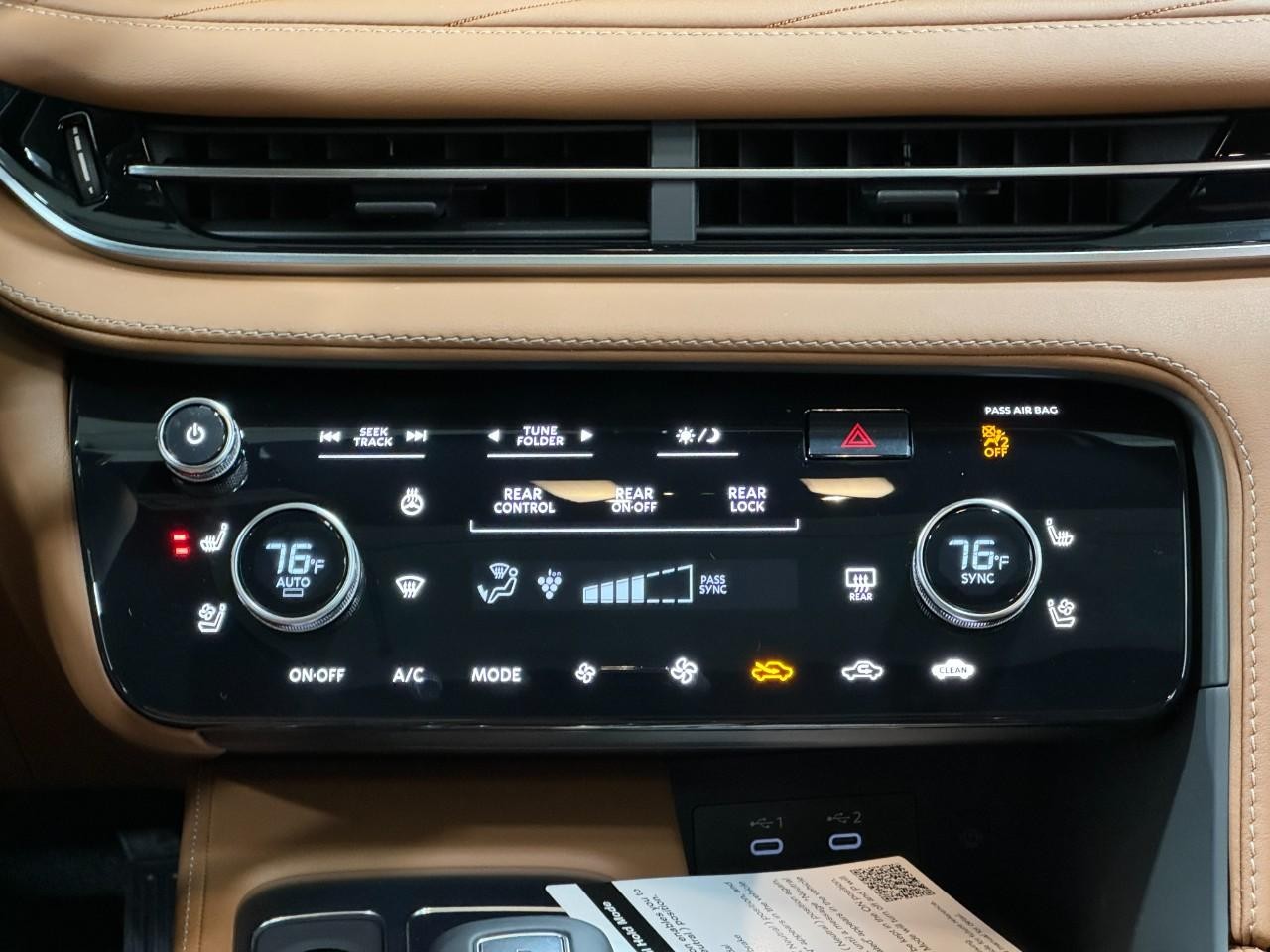 INFINITI QX60 Vehicle Full-screen Gallery Image 18