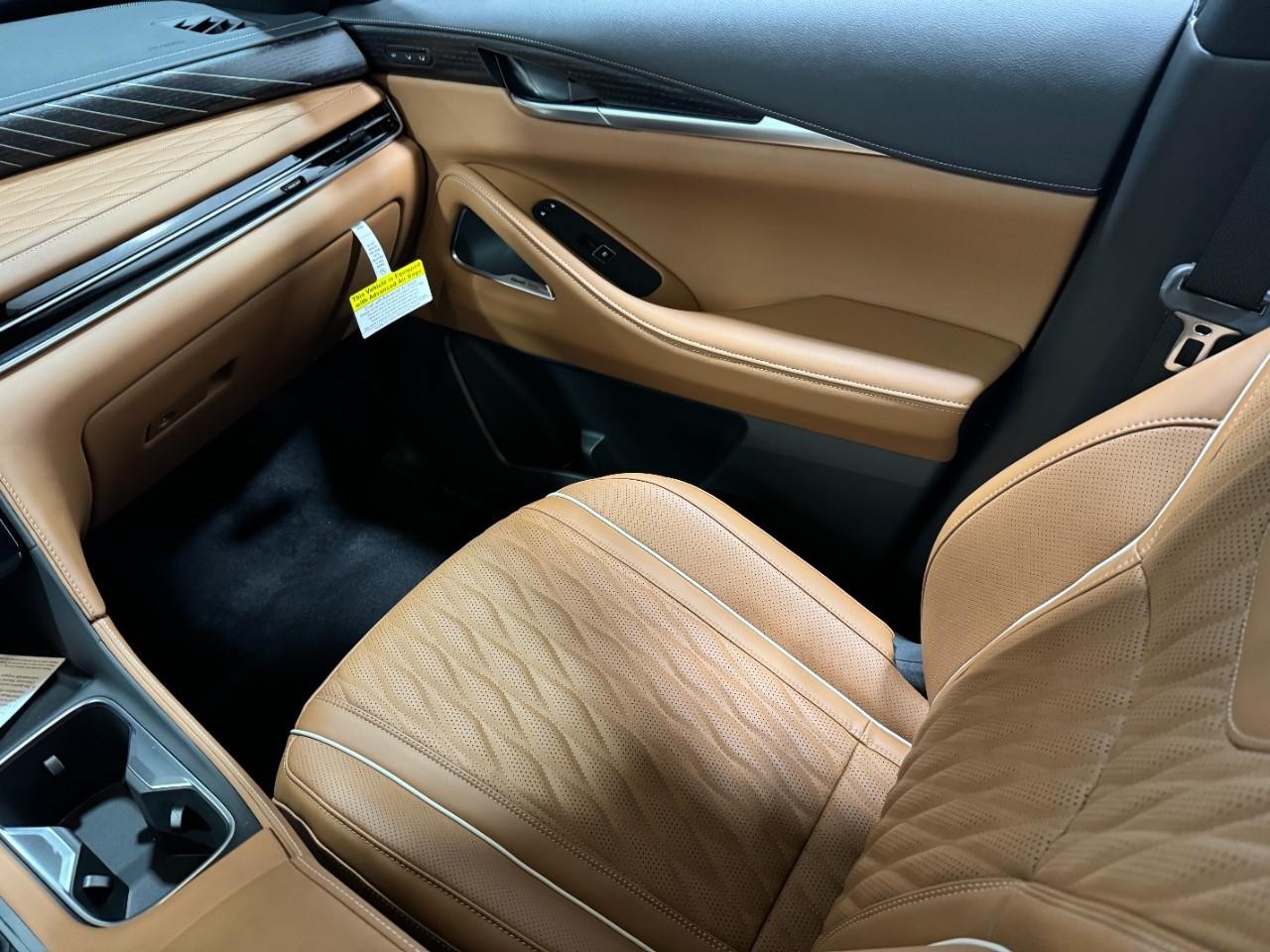 INFINITI QX60 Vehicle Full-screen Gallery Image 20