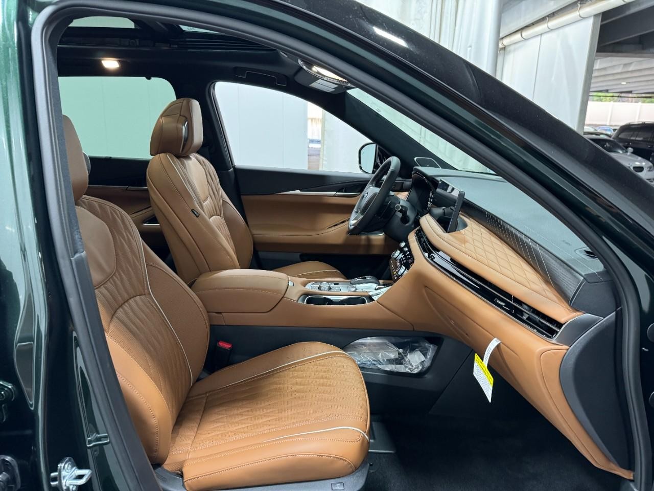 INFINITI QX60 Vehicle Full-screen Gallery Image 21