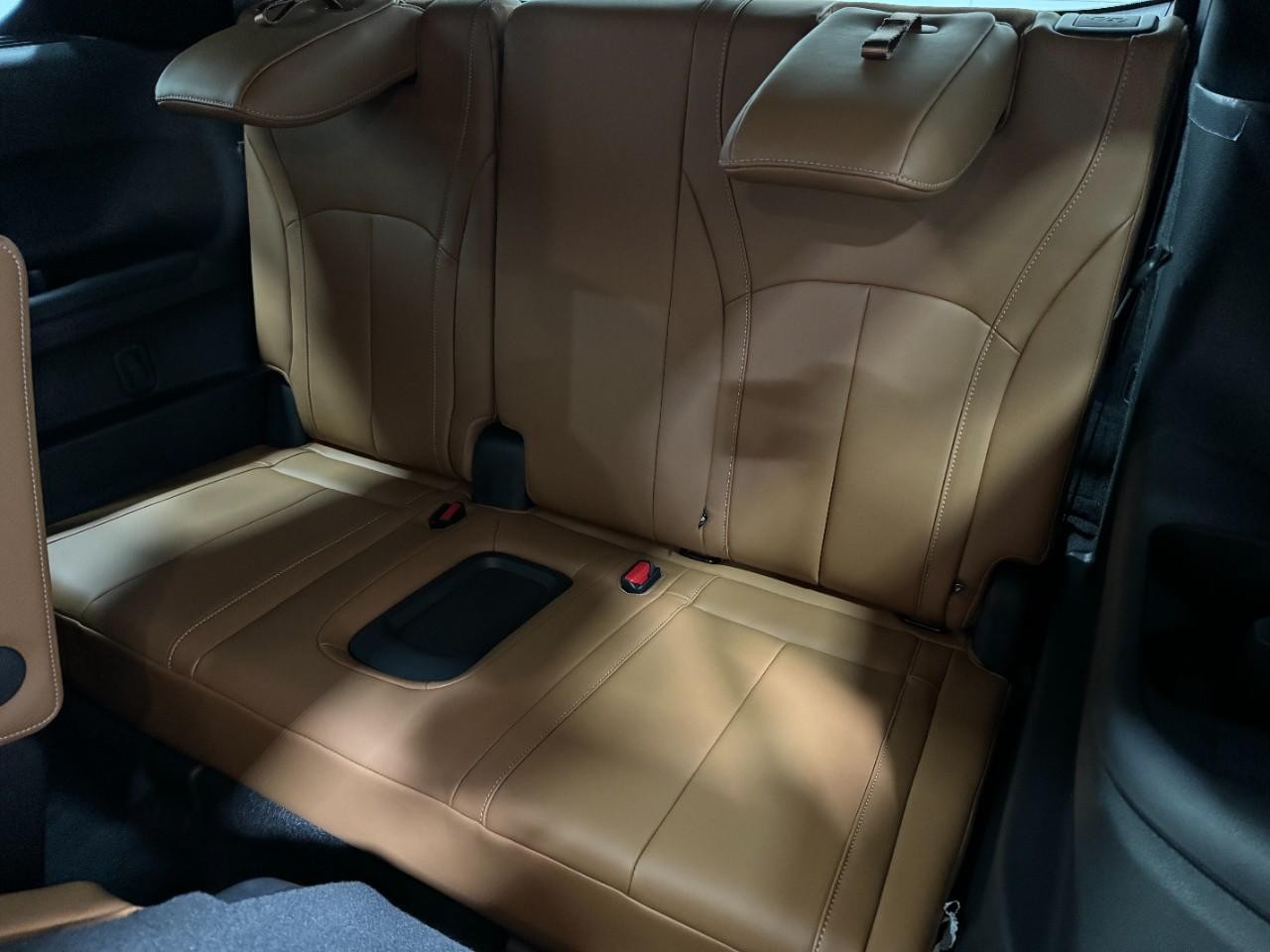 INFINITI QX60 Vehicle Full-screen Gallery Image 8