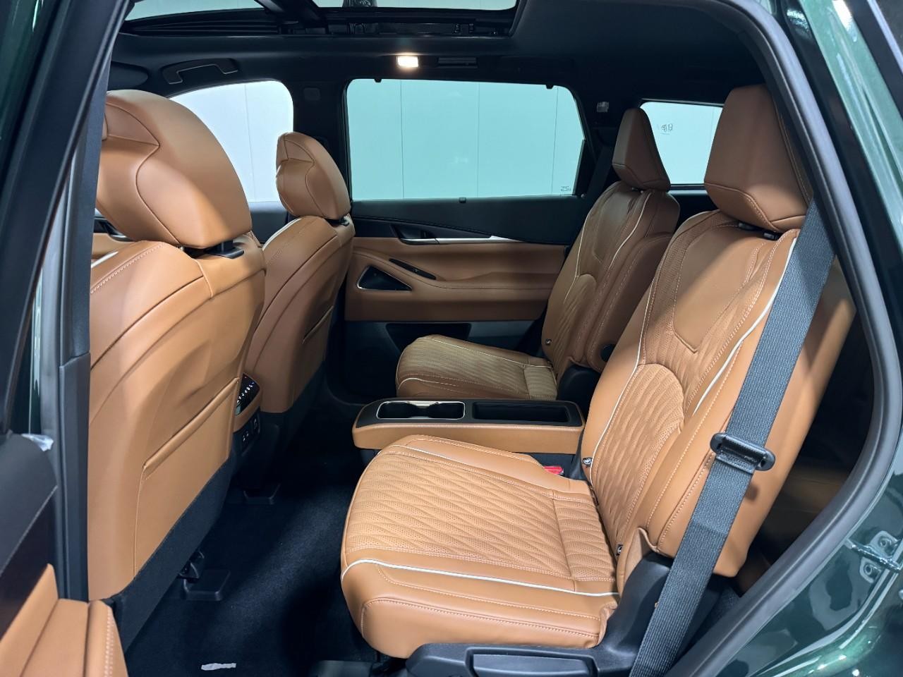 INFINITI QX60 Vehicle Full-screen Gallery Image 9