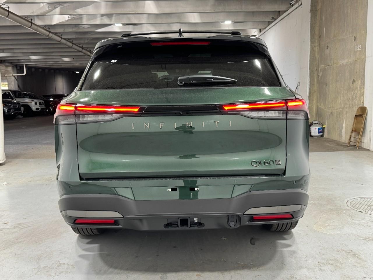 INFINITI QX60 Vehicle Full-screen Gallery Image 10