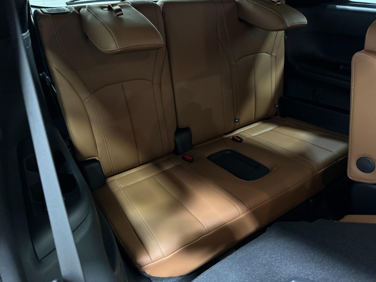 INFINITI QX60 Vehicle Full-screen Gallery Image 11