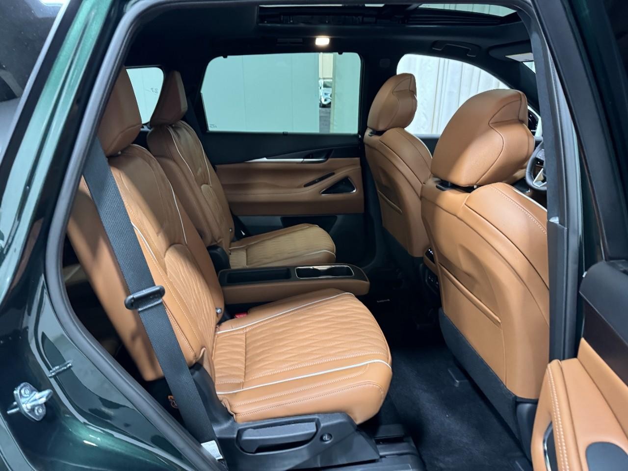 INFINITI QX60 Vehicle Full-screen Gallery Image 12