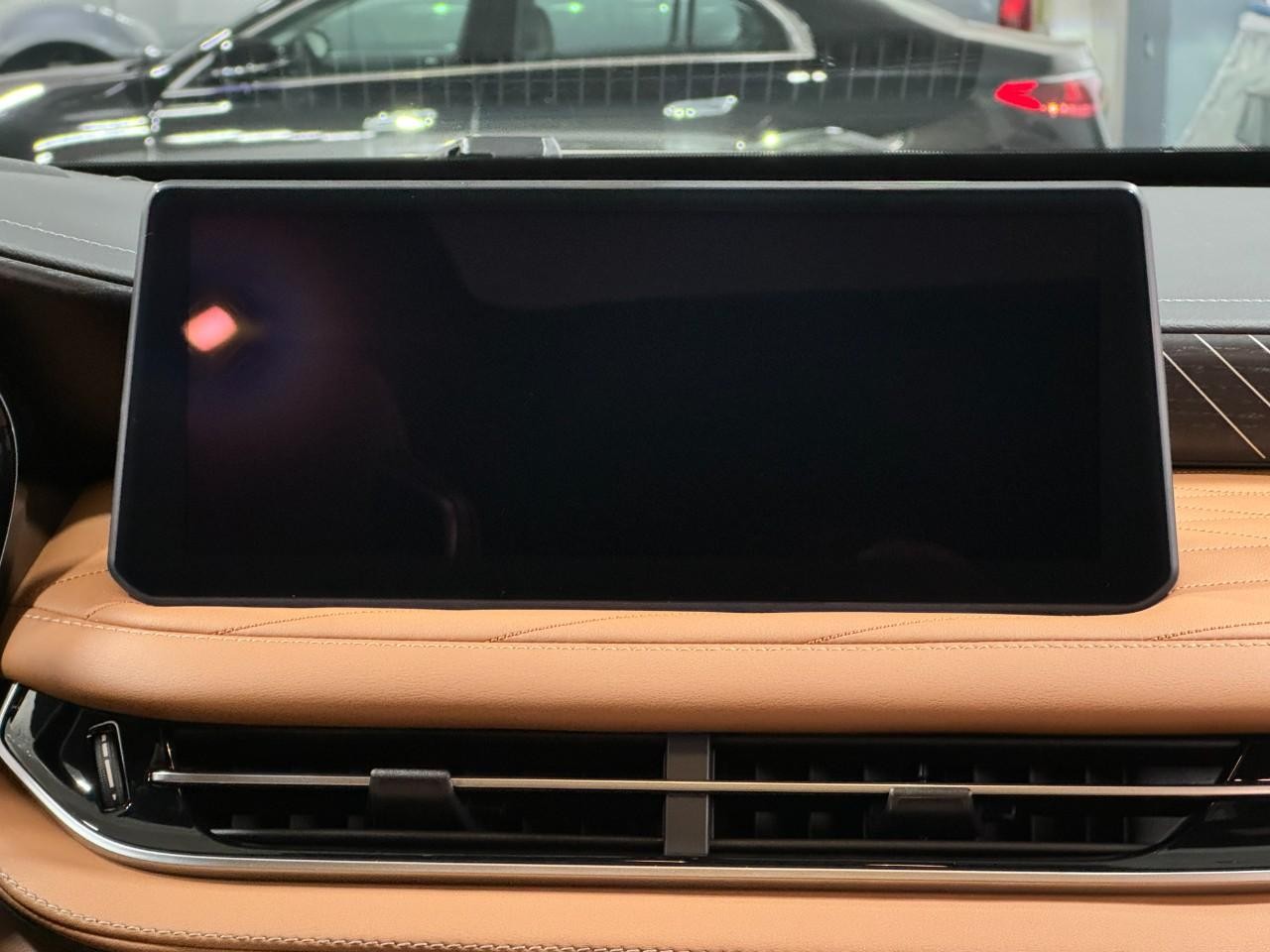 INFINITI QX60 Vehicle Full-screen Gallery Image 17