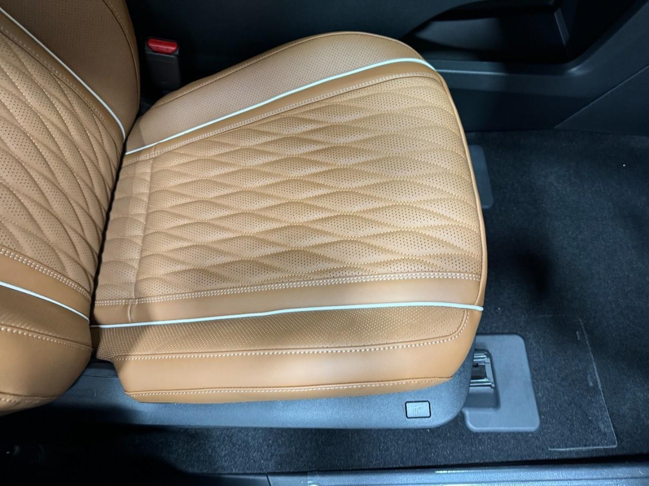 INFINITI QX60 Vehicle Full-screen Gallery Image 22