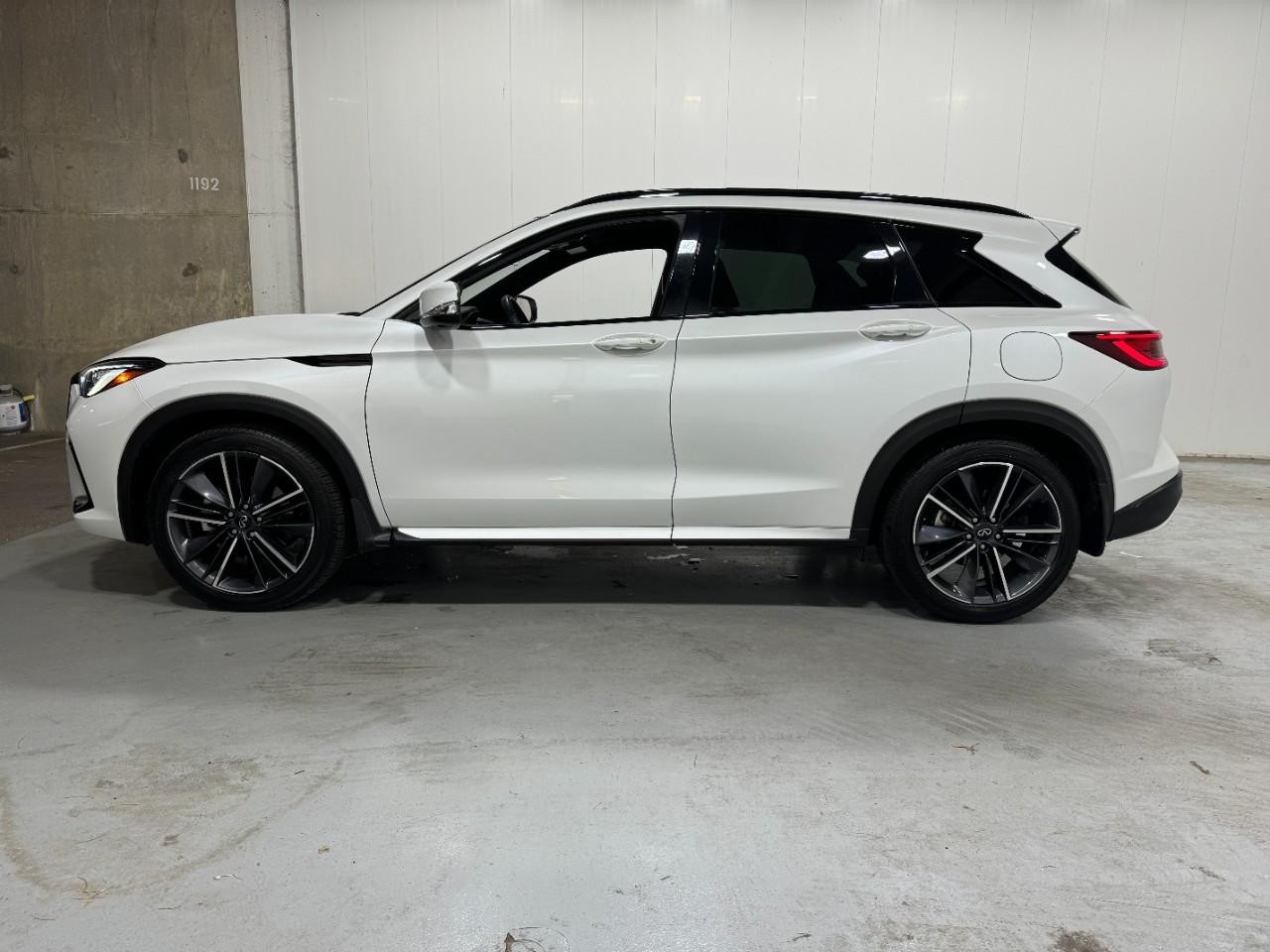 INFINITI QX50 Vehicle Full-screen Gallery Image 2