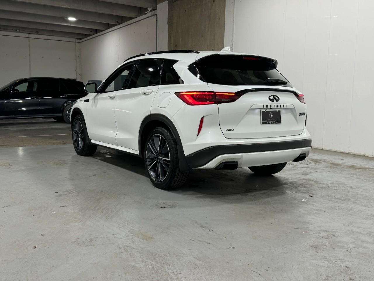 INFINITI QX50 Vehicle Full-screen Gallery Image 3