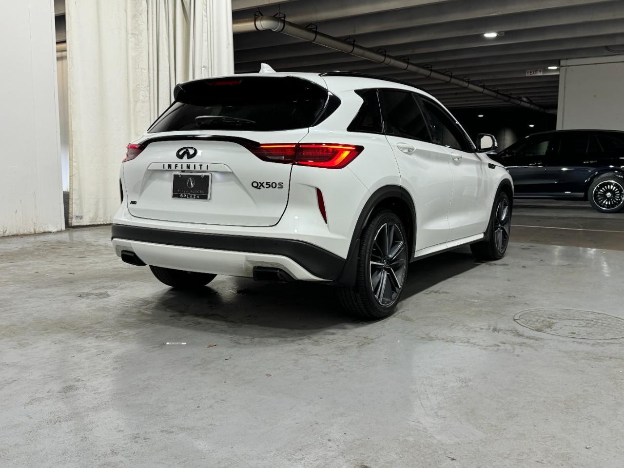 INFINITI QX50 Vehicle Full-screen Gallery Image 4